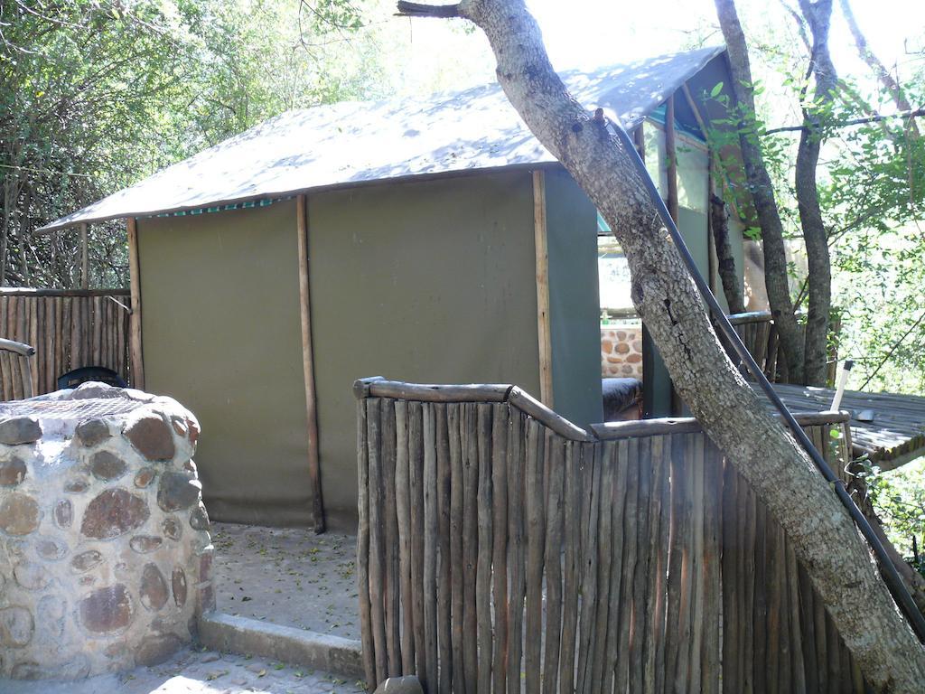 הודספרויט Amanzimlotzi Riverside Bush Camp חדר תמונה