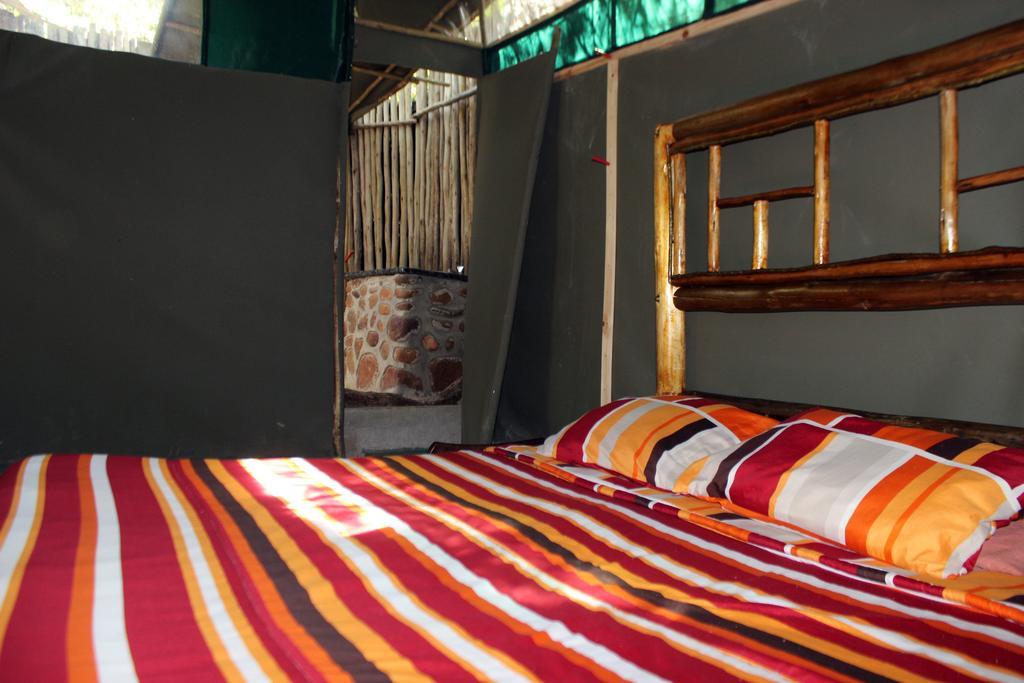 הודספרויט Amanzimlotzi Riverside Bush Camp מראה חיצוני תמונה